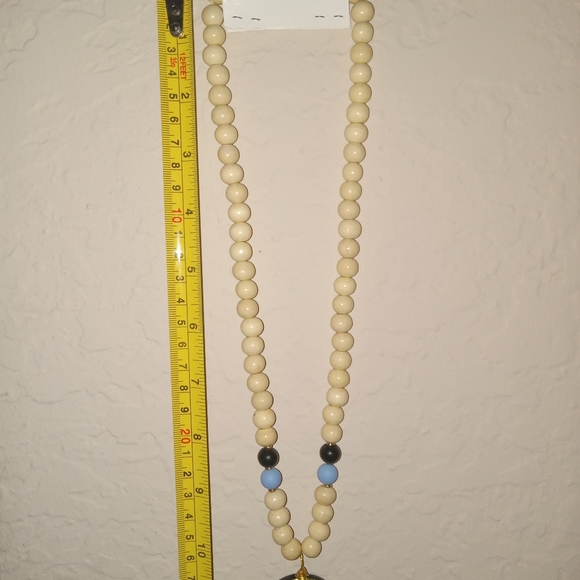 Tree of life emblem on a beaded necklace - Picture 4 of 5